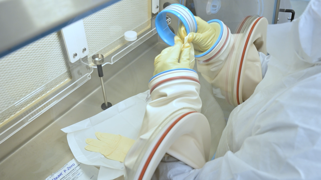 easy isolator glove change system